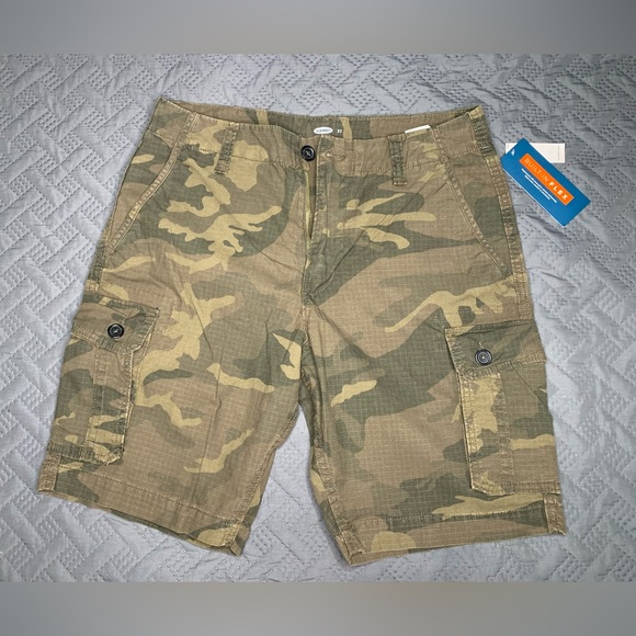 Old Navy Camouflage Cargo Shorts for Men - Picture 1 of 5